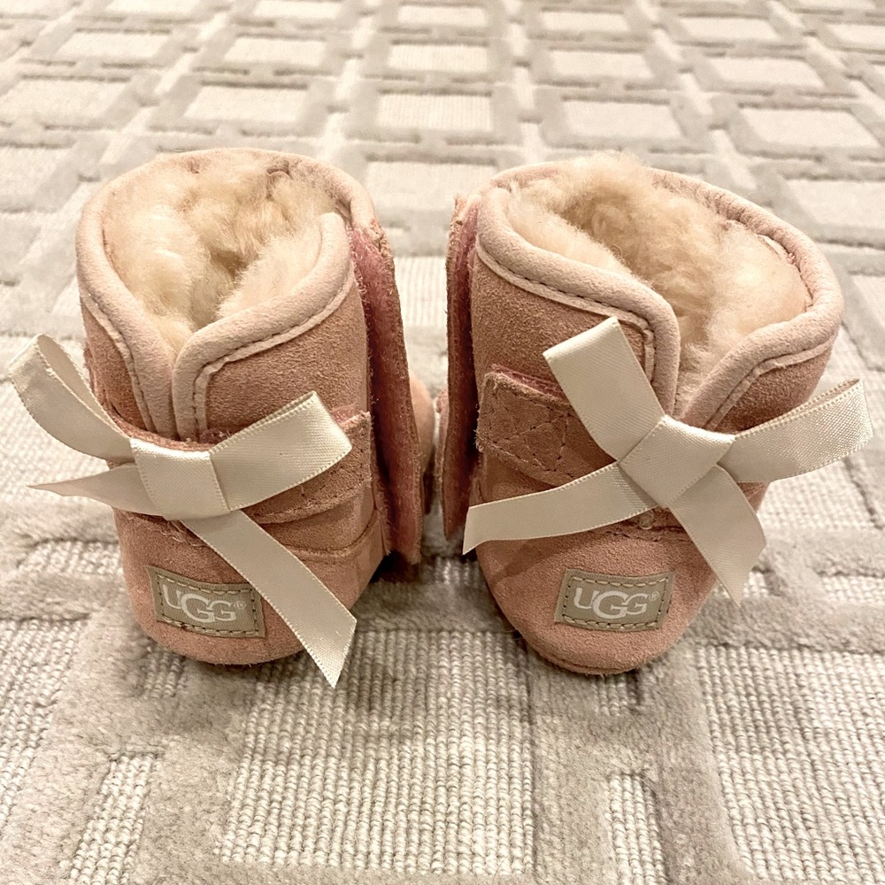 Baby Ugg size 2/3 in light pink